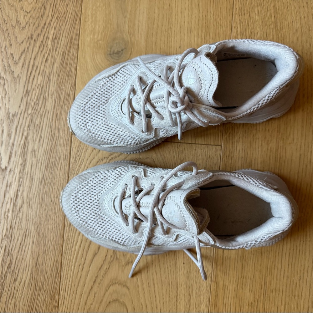 adidas ozweego chalk pearl